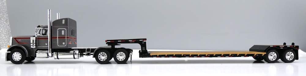 Spec Cast 1:64 Scale Black Peterbilt 379 W/ Sleeper & 53' Trailer - Single Rear Door, Model 32979