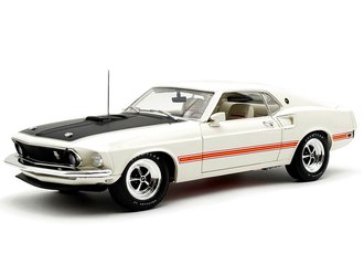 1:18 1969 Ford Mustang 428 Cobra Jet (Wimbledon White)