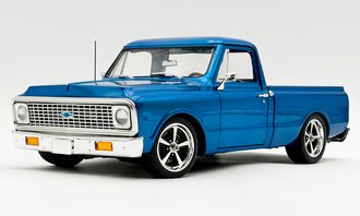 1:18 1972 Chevrolet C-10 Custom (Frost Bite)