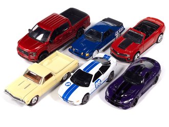 1:64 Auto World Deluxe 2-Pack - Release 2026 1A (Set of 3) 1:64 Auto World Deluxe 2-Pack - Release 2026 1A (Set of 3)