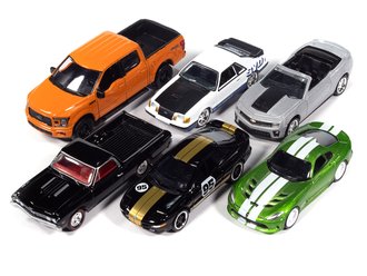 1:64 Auto World Deluxe 2-Pack - Release 2026 1B (Set of 3) 1:64 Auto World Deluxe 2-Pack - Release 2026 1B (Set of 3)