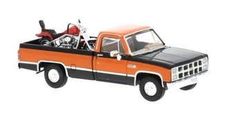 1:87 1981 GMC Sierra Grande Pickup w/Motorcycle (Black/Orange)