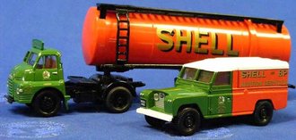 1:50 Bedford S Tanker w/Land Rover "Shell" 1:50 Bedford S Tanker w/Land Rover "Shell"