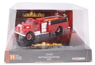 1:50 Mack B Open Cab Fire Pumper (Red)