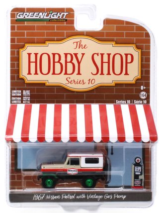 Chase 1:64 1967 Nissan Patrol "Texaco" w/Vintage Texaco Gas Pump