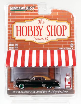 Chase 1:64 1949 Buick Roadmaster Convertible (Top Up) w/Vintage Gas Pump