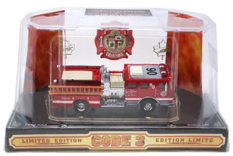 1:64 Seagrave Fire Pumper "Los Angeles, CA #90" - Canadian Edition