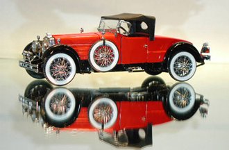 1:24 1928 Stutz Black Hawk Boattail (Red/Black) 1:24 1928 Stutz Black Hawk Boattail (Red/Black)