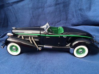 1:24 1935 Auburn Boattail 851 Speedster Convertible (Black/Green) 1:24 1935 Auburn Boattail 851 Speedster Convertible (Black/Green)
