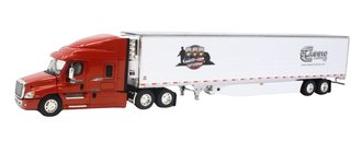 1:64 Freightliner Cascadia w/Reefer Trailer "Classic Carriers WWA" 1:64 Freightliner Cascadia w/Reefer Trailer "Classic Carriers WWA"