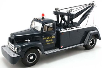 1957 International Tow Truck "U.S. Air Force" 1957 International Tow Truck "U.S. Air Force"