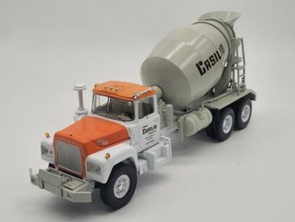 1:34 Mack R Concrete Mixer Truck "Frank Casilio & Sons" *** Box Water Stains ***