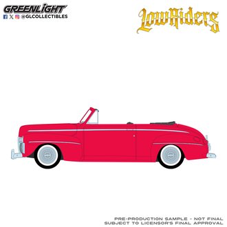 1:64 Lowriders Series 8 - 1942 Ford Deluxe Convertible Top Down (Candy Apple Red)