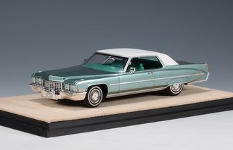 1:43 1971 Cadillac Coupe DeVille (Light Turquoise/White)
