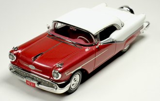 1957 Oldsmobile Starfire w/Continental Kit (Royal Glow/Alcon White)
