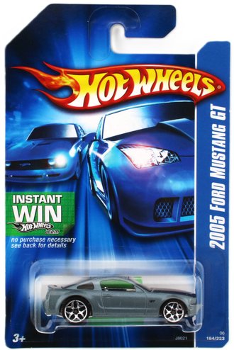 1:64 2005 Ford Mustang GT (Gray w/Black Hood) - Two Car Variation 1:64 2005 Ford Mustang GT (Gray w/Black Hood) - Two Car Variation