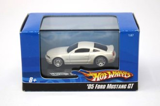 1:87 2005 Ford Mustang GT (White) 1:87 2005 Ford Mustang GT (White)