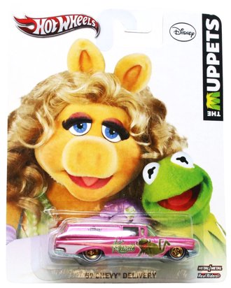 Hot Wheels Premium - Disney "The Muppets" - '59 Chevy Delivery "Kermit & Miss Piggy" (Pink)