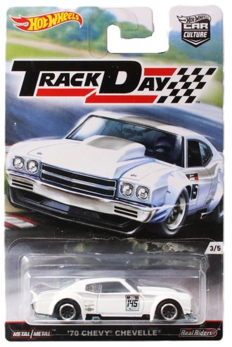 1:64 Hot Wheels - Car Culture - Track Day - 1970 Chevy Chevelle #145 (White w/Silver Stripes) 1:64 Hot Wheels - Car Culture - Track Day - 1970 Chevy Chevelle #145 (White w/Silver Stripes)