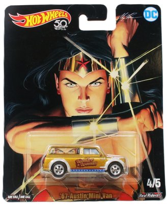 Hot Wheels Premium - DC Comics - '67 Austin Mini Van "Wonder Woman" (Gold)