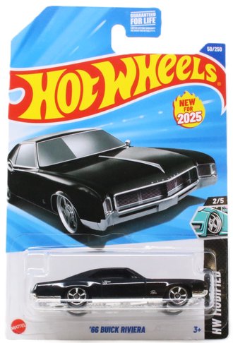 1:64 1966 Buick Riviera (Black) 1:64 1966 Buick Riviera (Black)