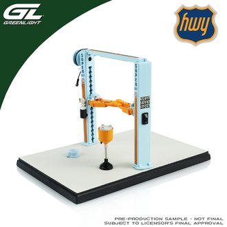 1:43 Two Post Lift - Gulf 1:43 Two Post Lift - Gulf