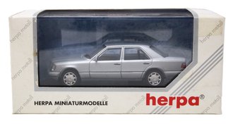 1:43 1995 Mercedes-Benz E320 Limousine 4-Door Sedan (Brillant Silver) 1:43 1995 Mercedes-Benz E320 Limousine 4-Door Sedan (Brillant Silver)