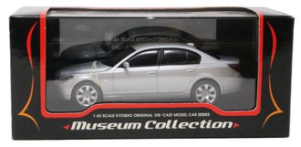 1:43 BMW 5 Series 545i Sedan (Silver) 1:43 BMW 5 Series 545i Sedan (Silver)