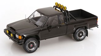 1:18 1985 Toyota Hilux SR5 Pickup (Glossy Black) 1:18 1985 Toyota Hilux SR5 Pickup (Glossy Black)