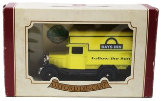 Dennis 1934 Parcel Van "Days Inn" Dennis 1934 Parcel Van "Days Inn"