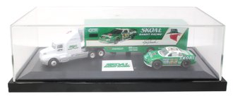 1:64 Ken Schrader #33 Chevy Skoal Bandit w/Hauler