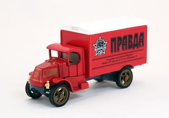 1920 Mack AC Van "Pravda"