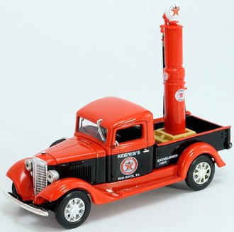 1:43 1934 International Pickup "Texaco" w/Gas Pump