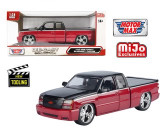 1:25 2006 Chevy Silverado Extended Cab Custom (Red/Black)
