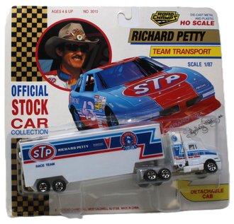 1:87 Team Transporter - Richard Petty #43 STP