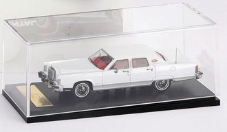 1:64 1979 Lincoln Continental Town Car (White) 1:64 1979 Lincoln Continental Town Car (White)