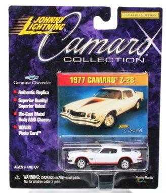 1:64 Camaro Collection - 1977 Camaro Z-28 (White/Red)