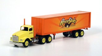 Kenworth T800 Day Cab w/Van Trailer "Reese Sticks" Kenworth T800 Day Cab w/Van Trailer "Reese Sticks"