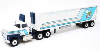 Ford 9000 Day Cab w/Reefer Trailer "Good'n Plenty Restaurant"