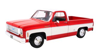 1:18 1974 Chevrolet C10 Cheyenne Super Pickup (Red/White) ***Bad Box***