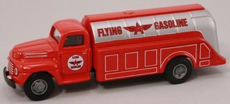 1:64 Ford F-5 Tanker "Flying A Gasoline" *** No Original Box ***