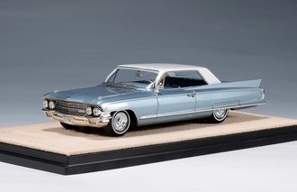 1:43 1962 Cadillac Coupe DeVille (Blue/White) ***Missing Door Handle*** 1:43 1962 Cadillac Coupe DeVille (Blue/White) ***Missing Door Handle***